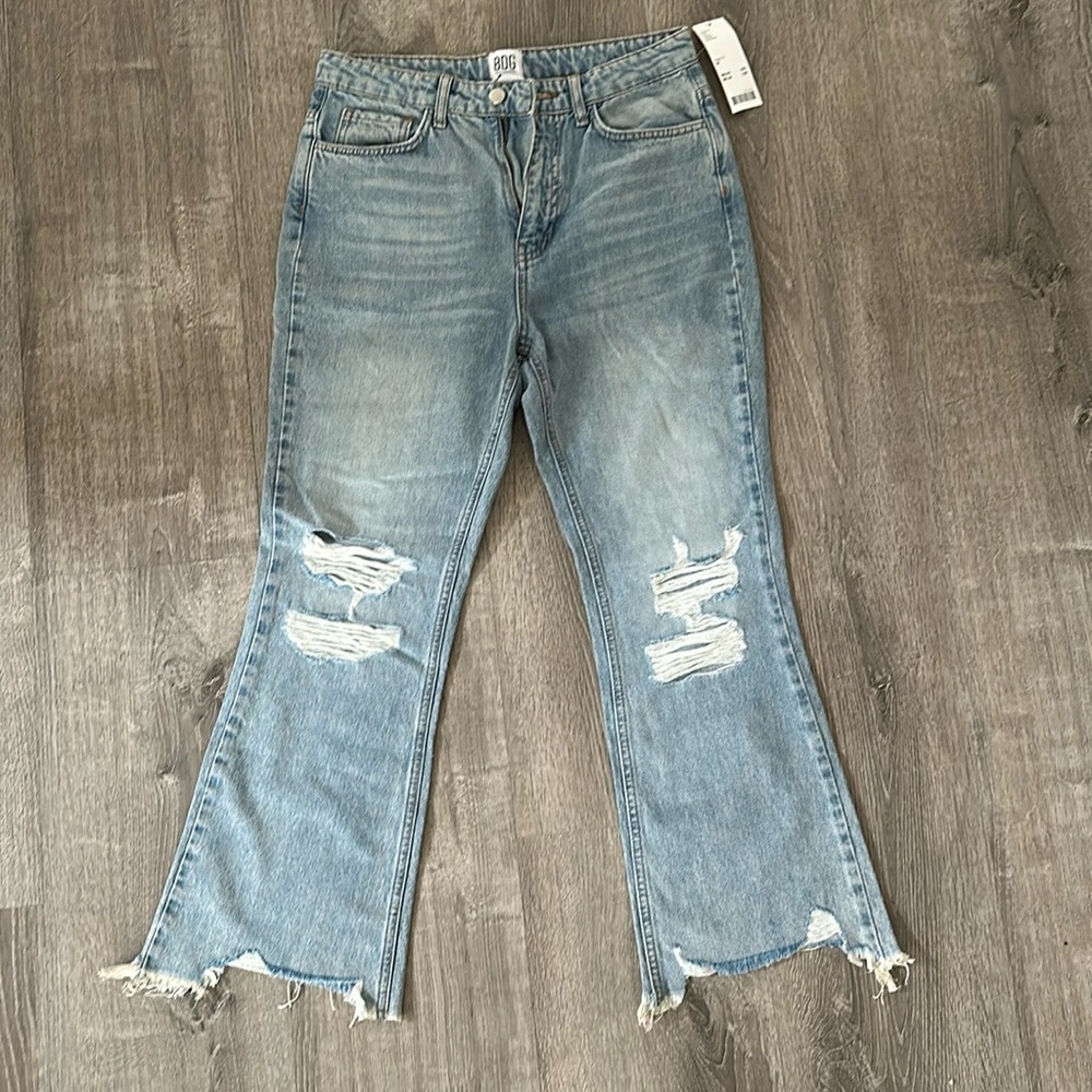 Urban Outfitters Light Wash Ripped Jeans - size 28